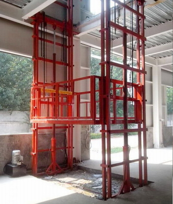 2.5 طن دليل السكك الحديدية الهيدروليكية مصعد مصعد للمستودع البضائع تحميل CE
